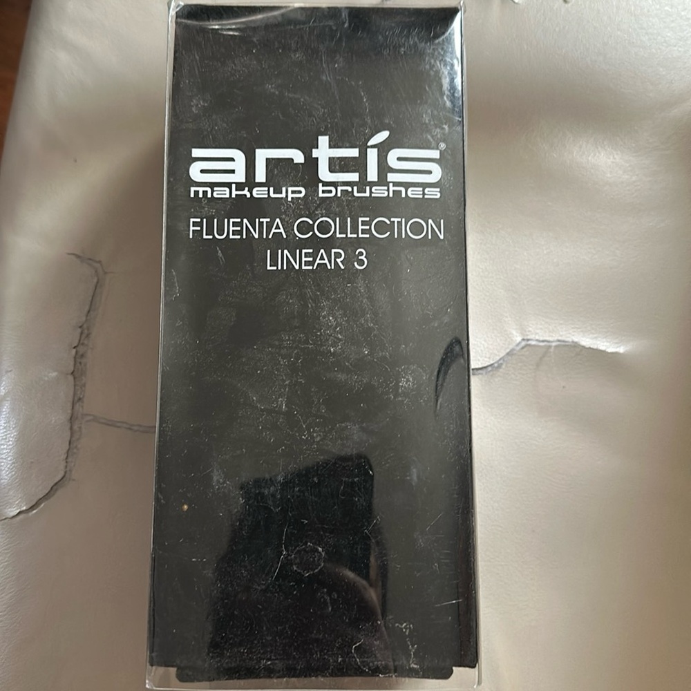 Artis Linear 3 brush